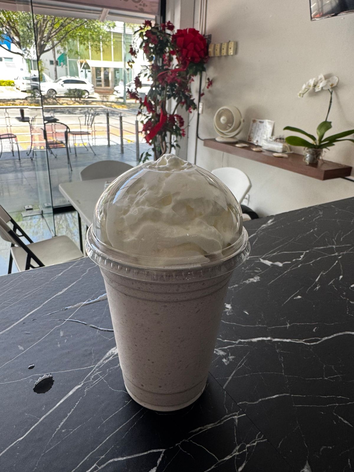 Frappe de vainilla con crema batida